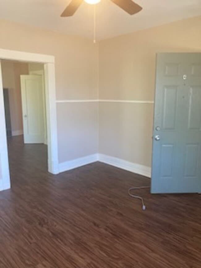 Building Photo - SOUTH SIDE ONE BEDROOM