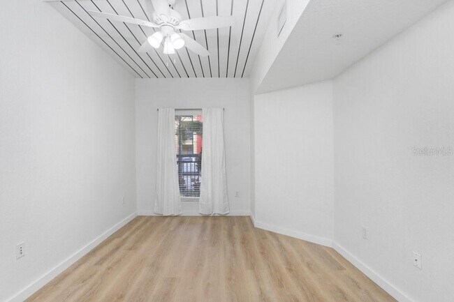 Building Photo - 2440 W Horatio St