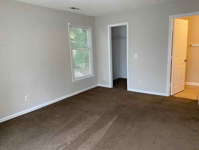 Building Photo - 6234 Rosecroft Dr