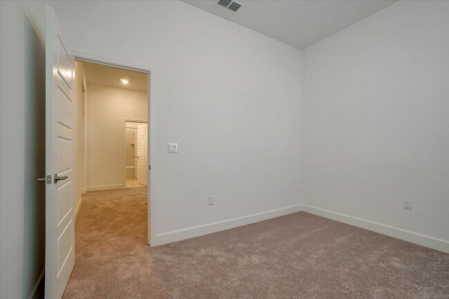 Building Photo - FULLY FURNISHED - BRAND NEW 4 BED, 2.5 BAT...