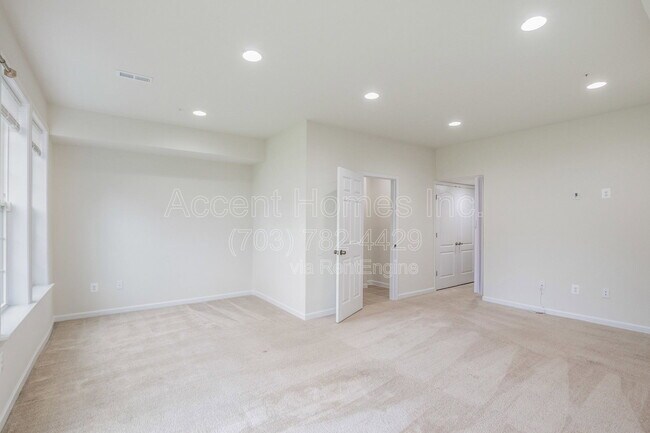 Building Photo - 8605 Sweet Rose Ct