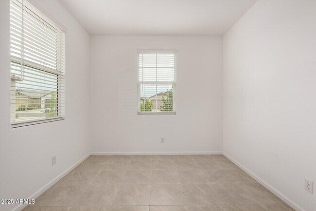 Building Photo - 3048 E Riding Boot Wy