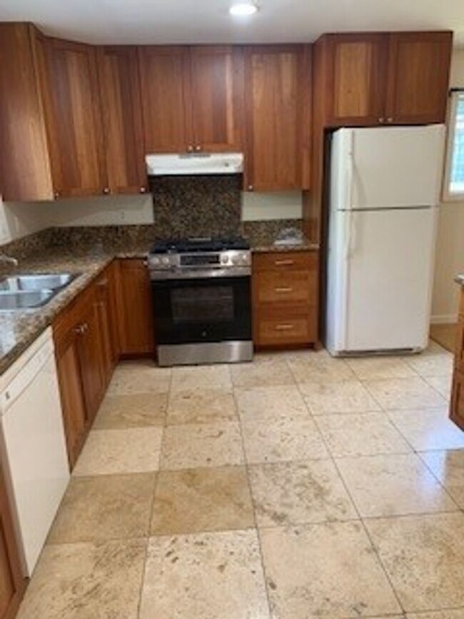 Building Photo - Desirable Koko Head Terrace Home - Availab...