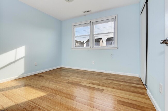 Building Photo - 361 N Richmond Ave