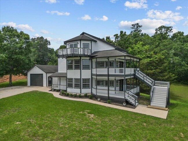 Building Photo - 401 Paradise Dr