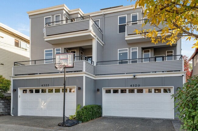 Building Photo - 4320 Phinney Ave N