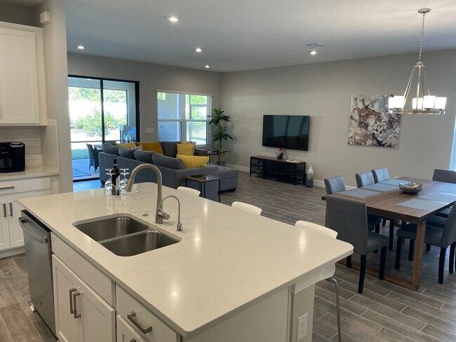 Building Photo - 4674 CRESTPOINT Wy