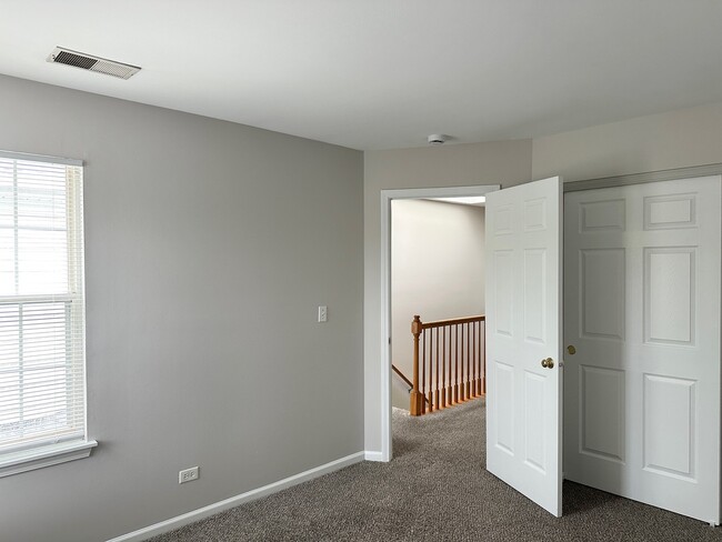 Building Photo - 179 Polaris Dr