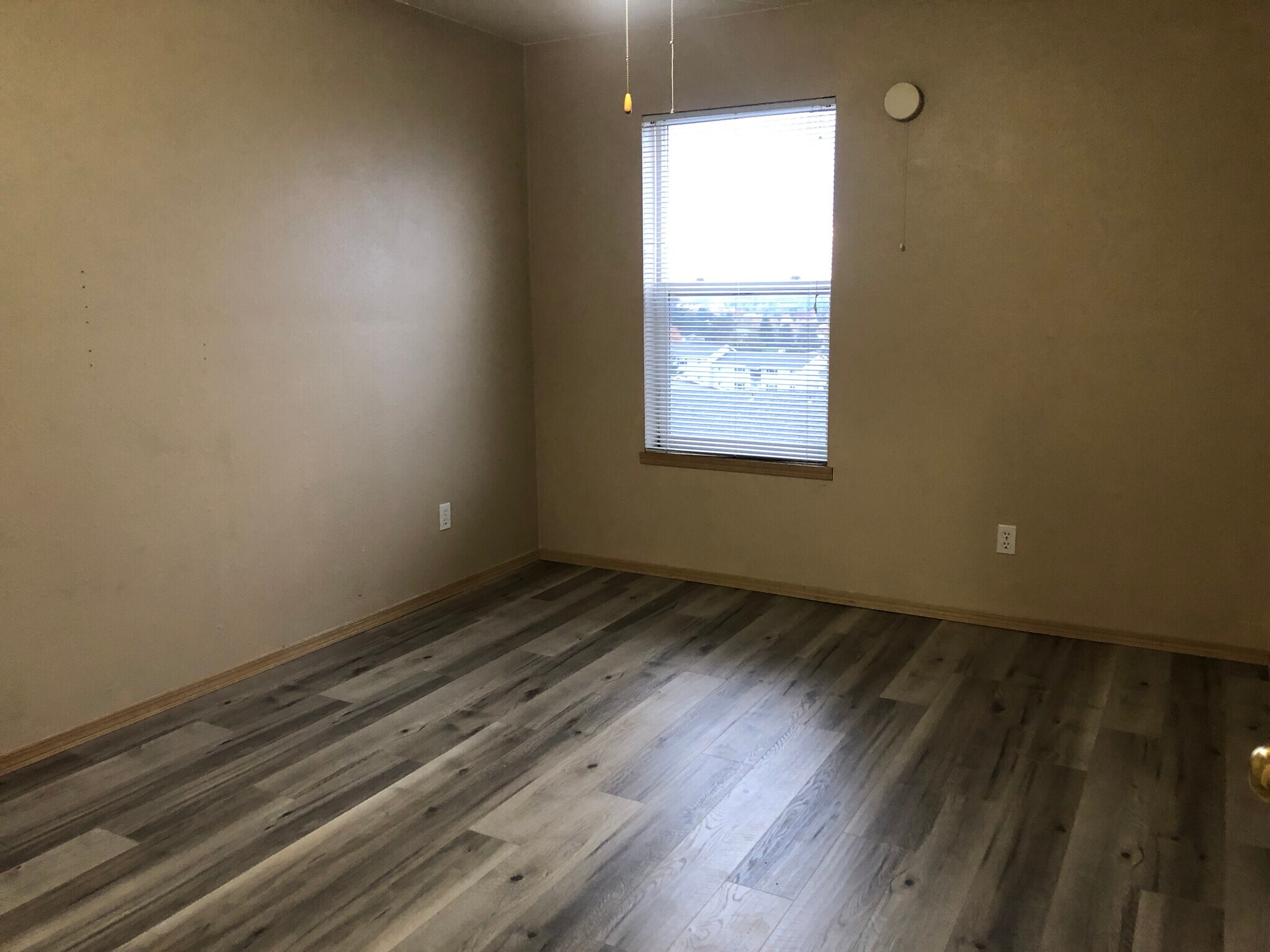 Building Photo - 1645 NE Merman Dr