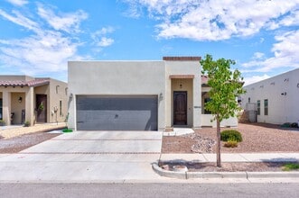 Building Photo - BEAUTIFUL EASTSIDE HOME