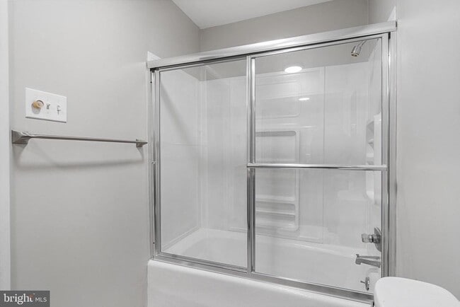 Building Photo - 7795 Penn Manor Ct