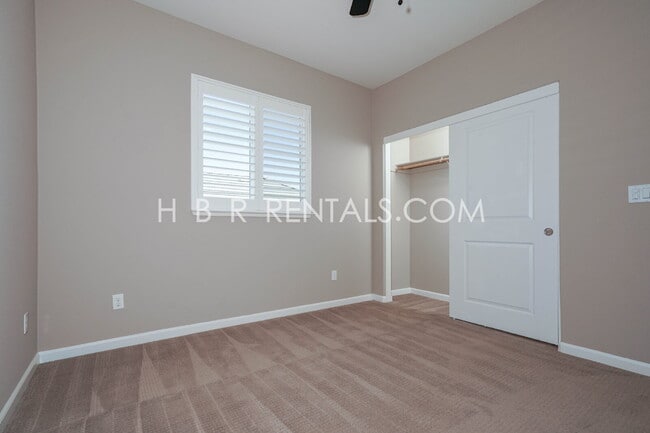 Building Photo - 906 River Bend Dr