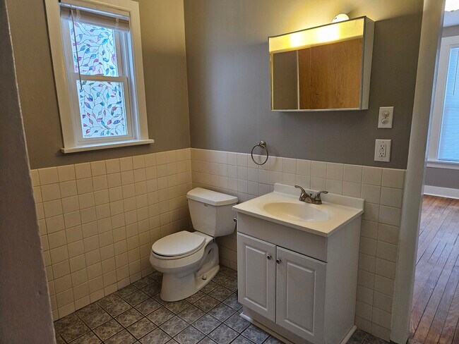 Building Photo - 1444 Main St