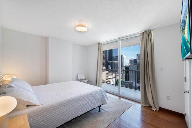 Building Photo - 1200 Brickell Bay Dr