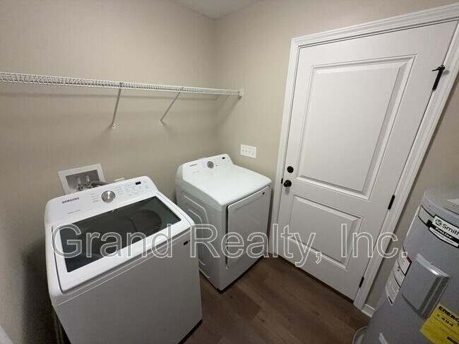 Building Photo - 4090 Charles Cir