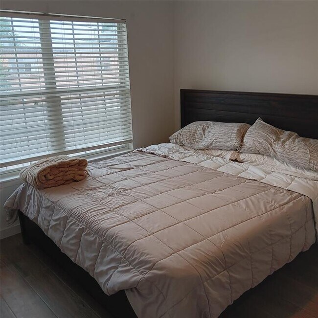 Building Photo - 815 Kipling St