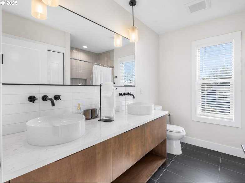 Building Photo - 514 SE 42nd Ave