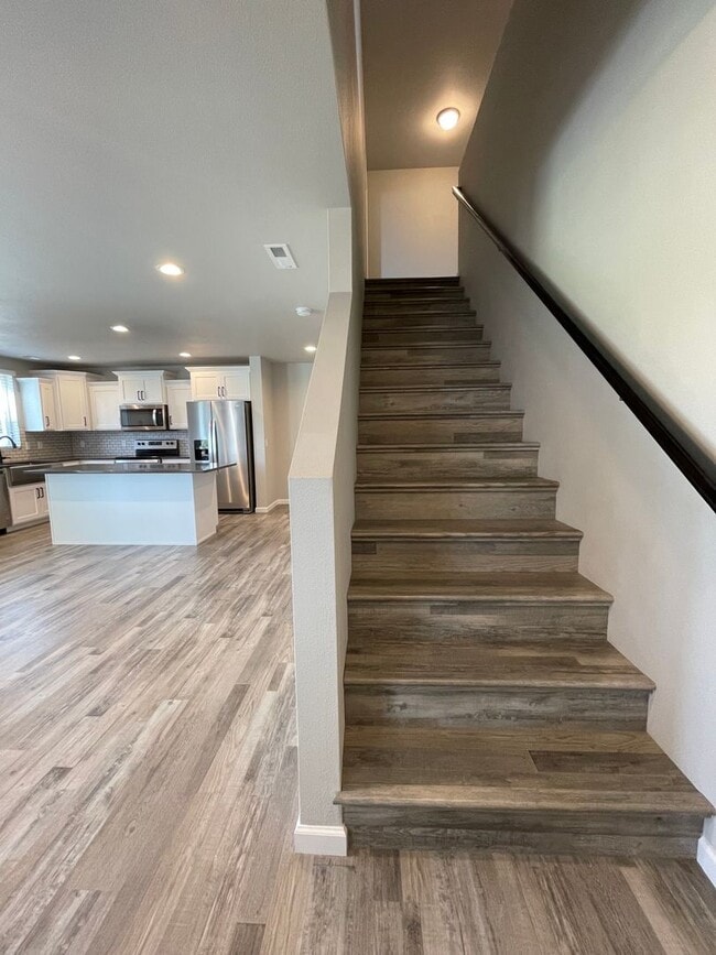 Building Photo - Exquisite 3-Bedroom Home with Modern Elegance and Scenic Views!