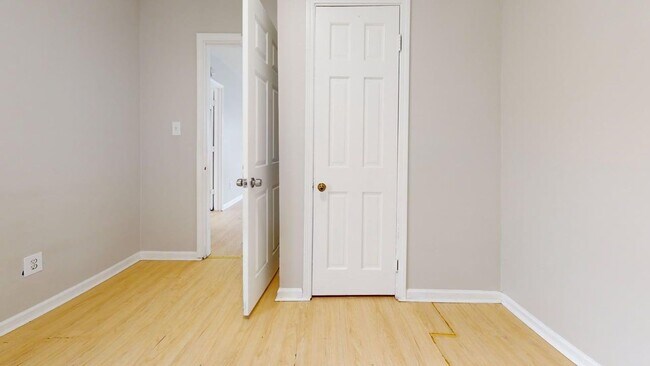 Building Photo - 3130 W 30th St