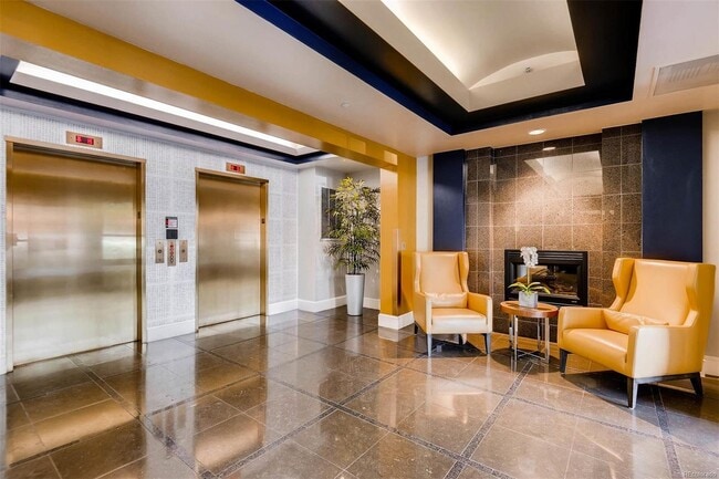 Building Photo - 2 bed/2 bath condo in Golden Triangle