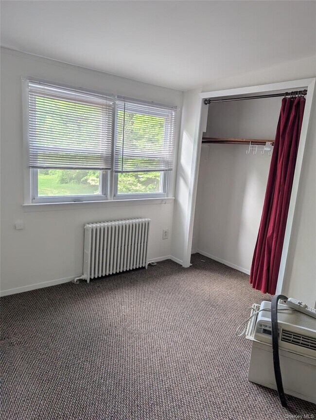Building Photo - 45 Sunken Meadow Rd