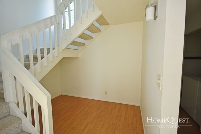 Building Photo - Parkway Condo Available Now!   3/2/2 - $3600