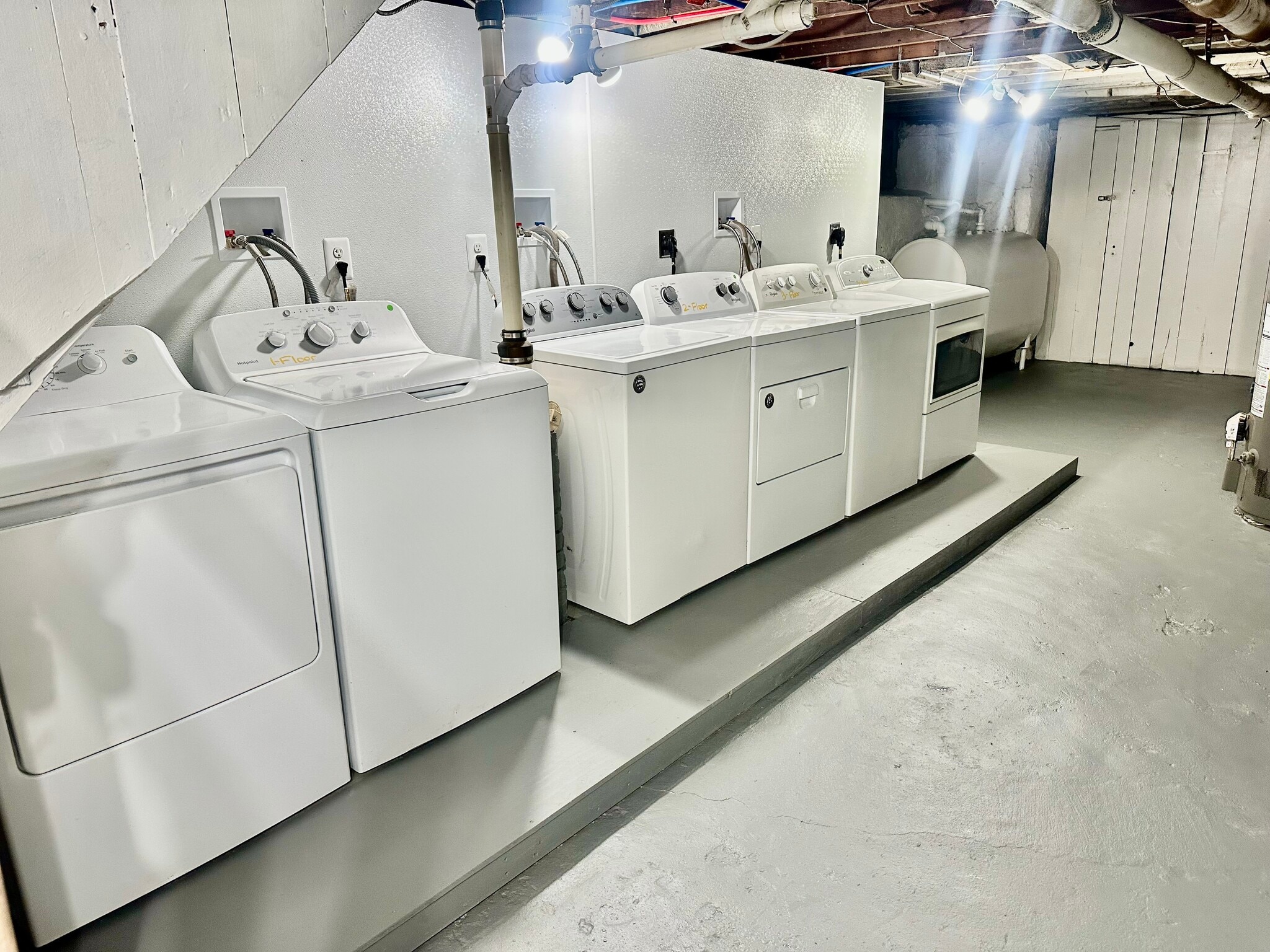 Building Photo - 67 Tremont Ave