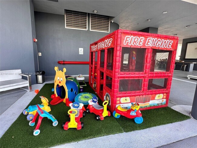 Building Photo - 690 SW 1st Ct