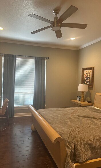 Master has great windows - 38400 Interstate 10 W