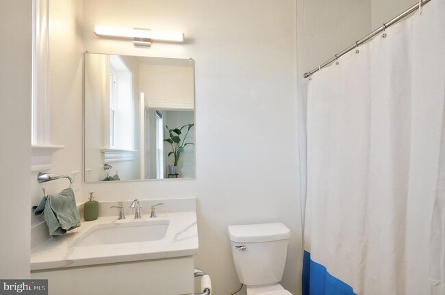 Building Photo - 1214 Linden Pl NE