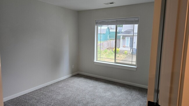 Building Photo - Spacious 3 Bedroom – Move-In Ready!