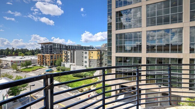 Building Photo - 2bd/1.75ba Bellevue Condo