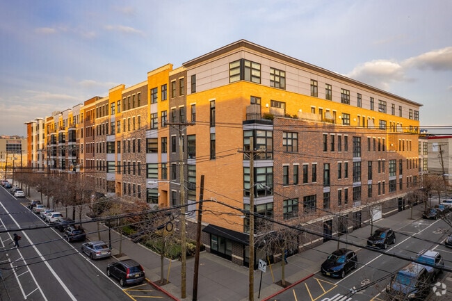 Building Photo - 1118 Adams St