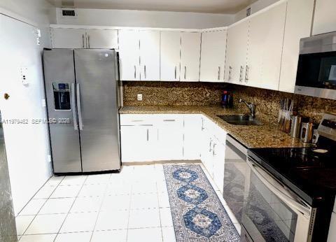 Building Photo - 2030 S Ocean Dr