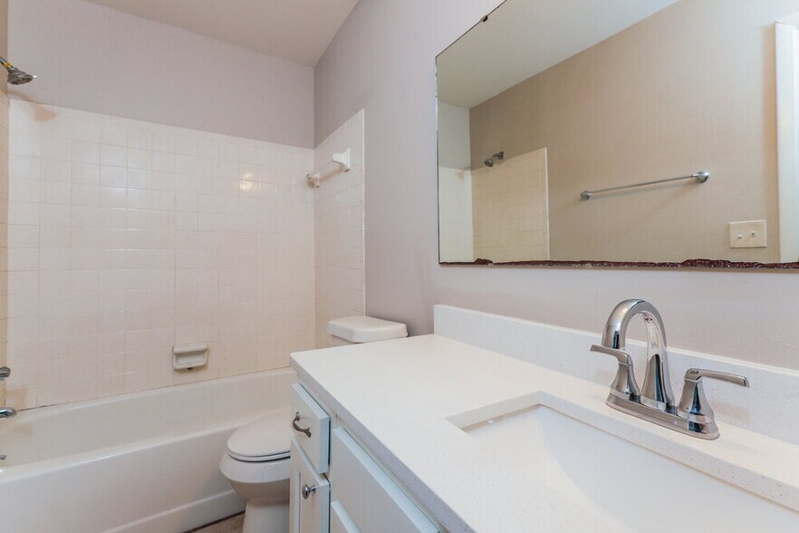 Building Photo - 856 Buttercup Dr