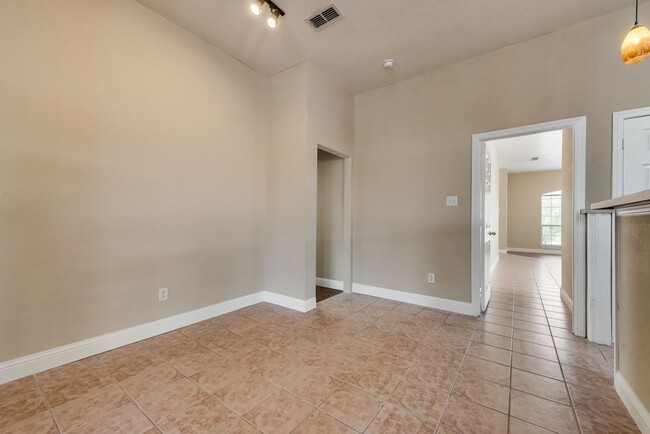 Building Photo - $2275 Fort Worth - Four Bedroom Split Floo...