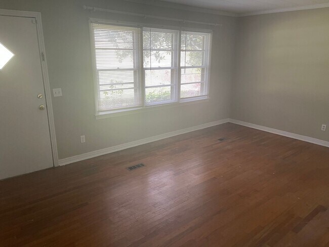 Building Photo - Great house on a large lot in Beauregard.