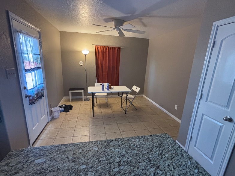 Building Photo - 4606 Le Villas