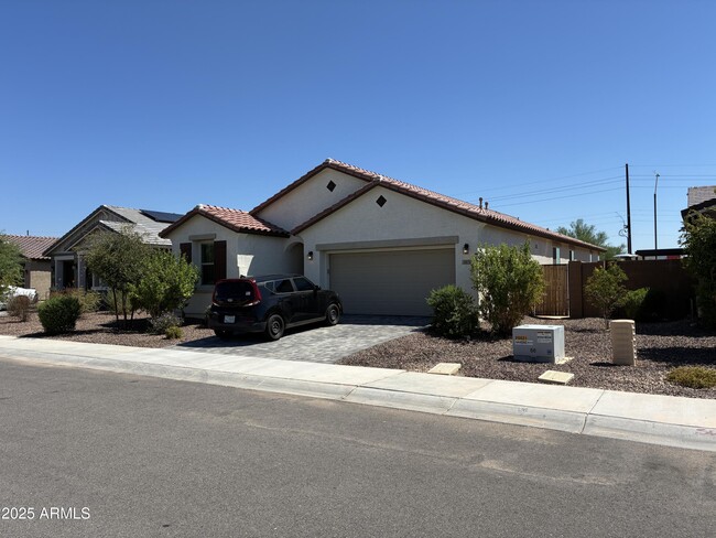 Building Photo - 813 S 107th Dr