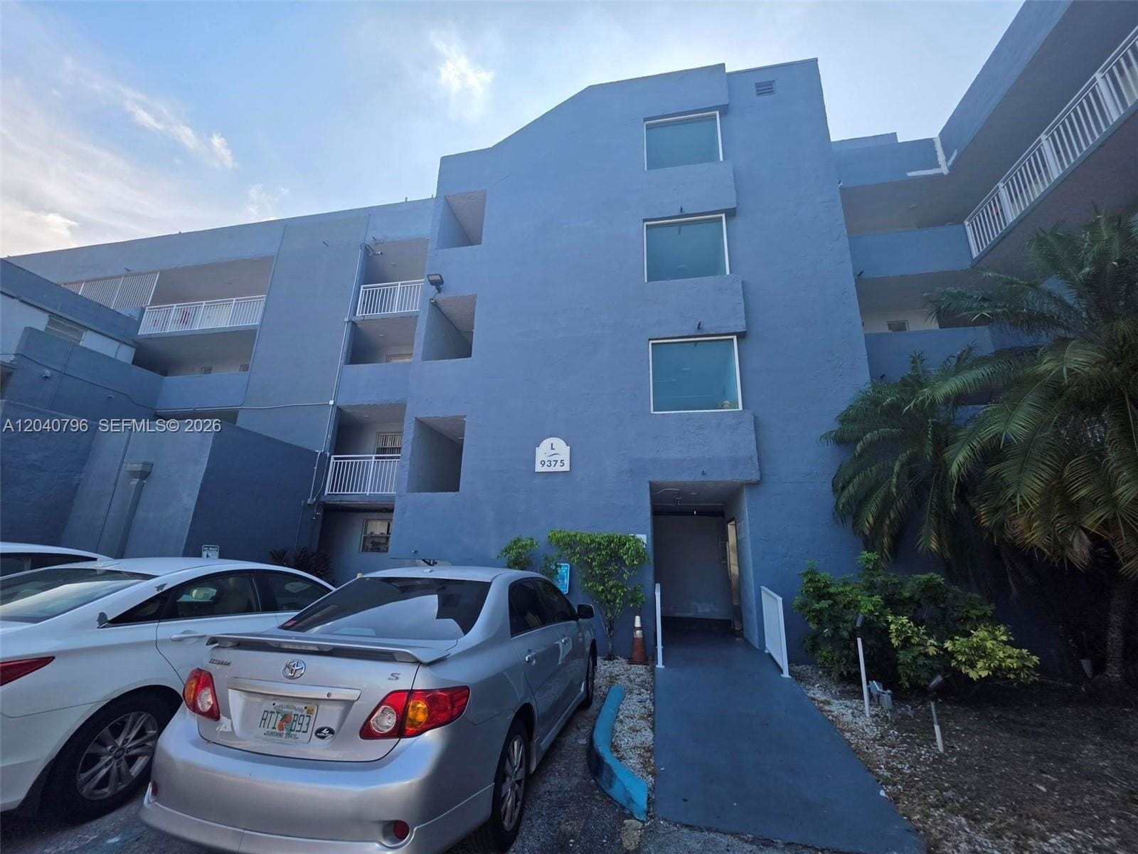 Building Photo - 9375 Fontainebleau Blvd