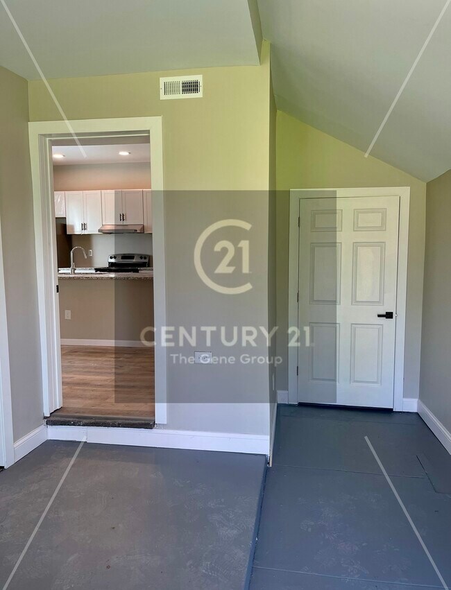 Building Photo - 319 Wyoming St