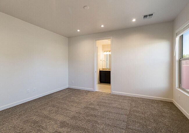 Building Photo - Cerro Del Norte NEW CONSTRUCTION IN SANTA FE