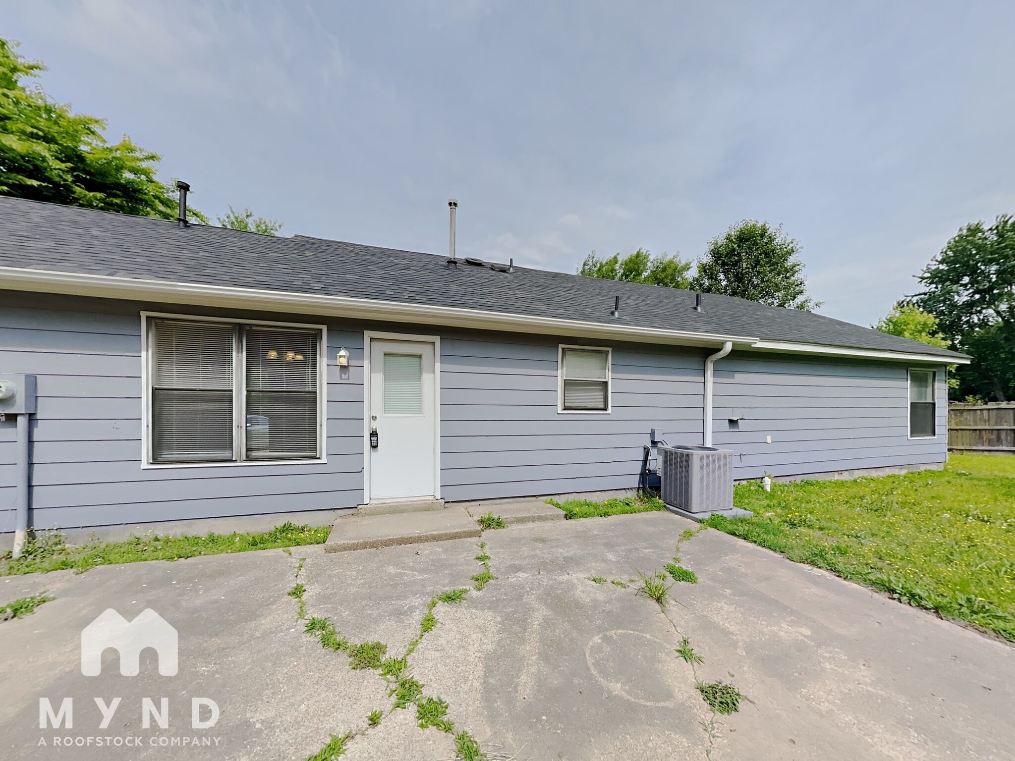 Building Photo - 7542 Lone Oak Cove
