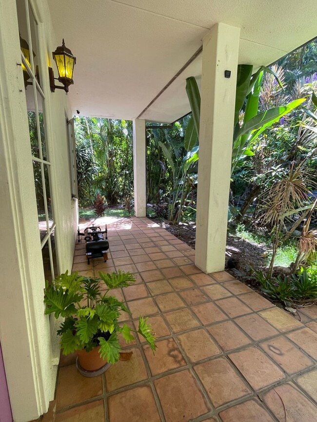 Building Photo - Spacious 4-Bedroom Retreat in Haiku with S...