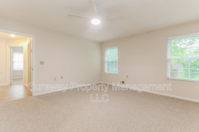 Building Photo - 16 Dogwood Dr