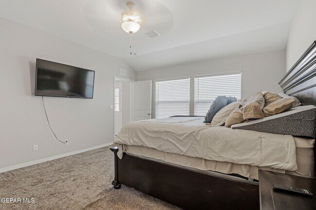 Building Photo - 13912 Loreina Luz Ave