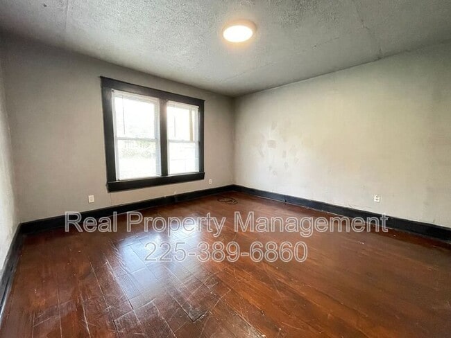 Building Photo - 3315 Weller Ave