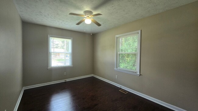 Building Photo - 650 E Raynor Dr