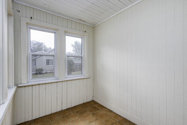 Building Photo - 1234 E Elza Ave