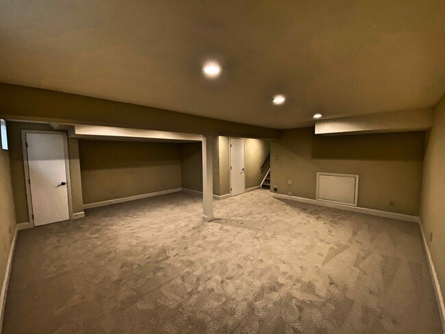 Building Photo - 7446 S Hudson Way